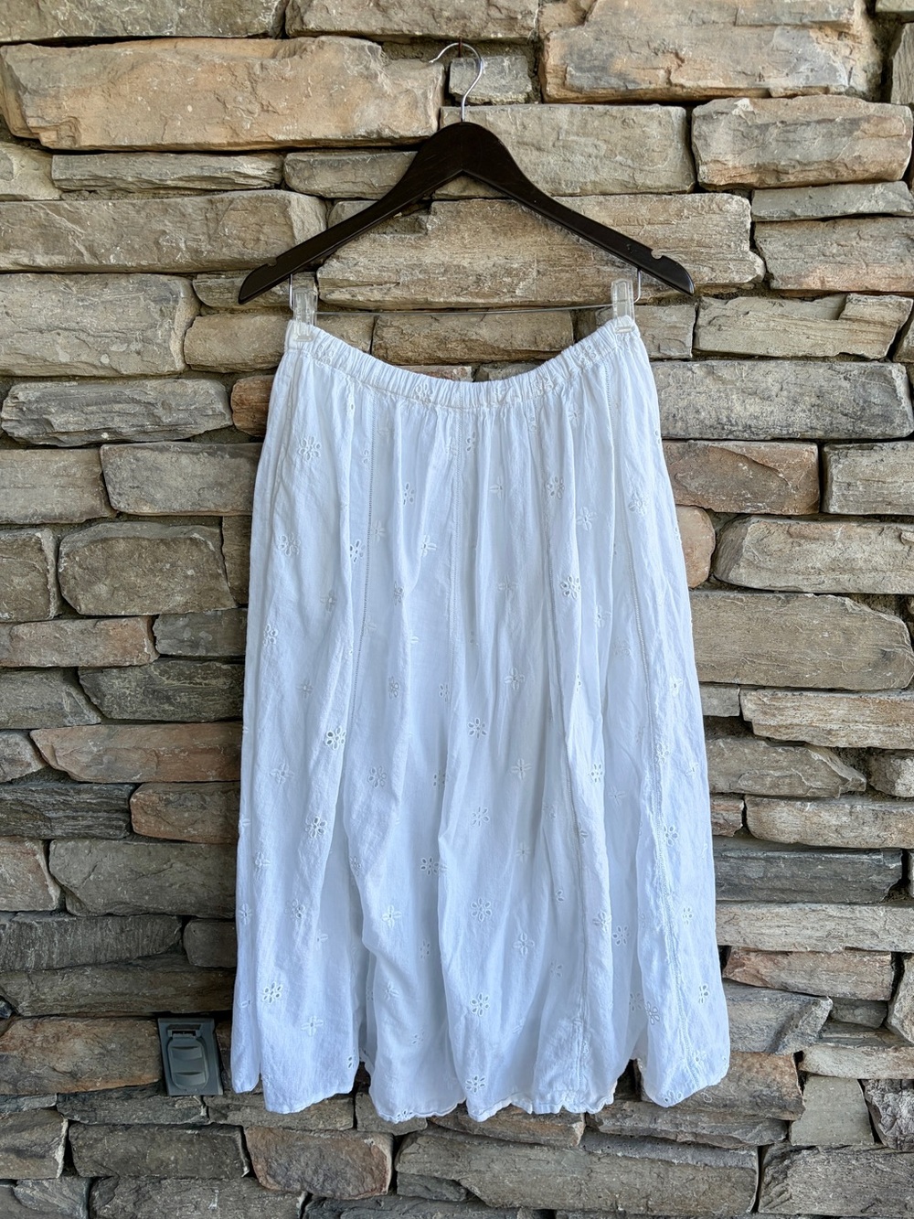 Anthropologie Velvet Graham and Spencer White Eyelet Midi Skirt lined pockets